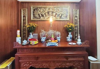 Báo giá thuê thợ làm trần nhựa Nano giả gỗ cho Phòng Thờ 2026 tại Hà Nội và Tphcm Sài Gòn Theo mét vuông